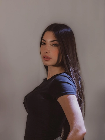 Imágen actriz girándose