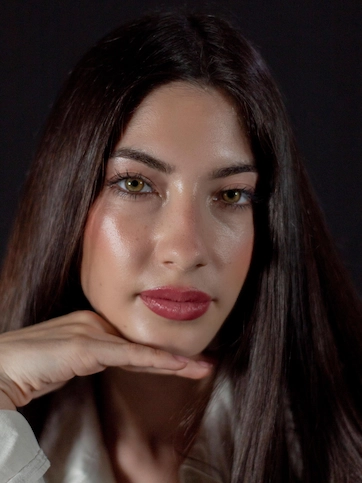 Imágen frontal de actriz